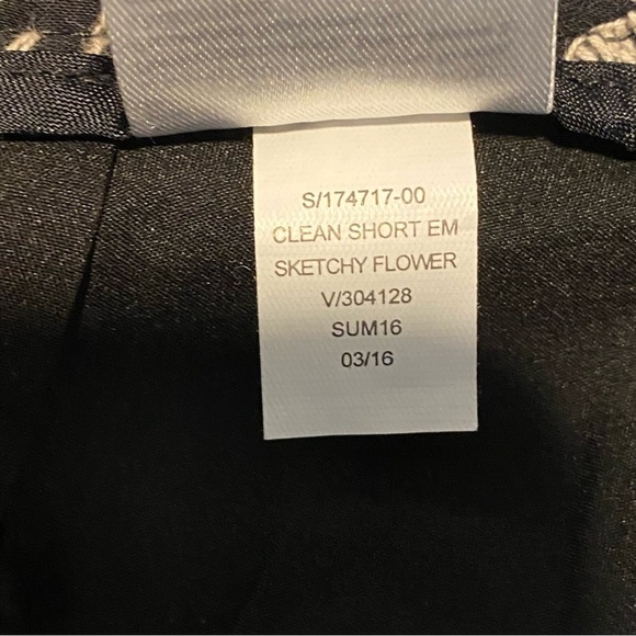 Banana Republic Stylish Black and Beige Patterned Shorts Sketchy Flower size 6 - Picture 7 of 10